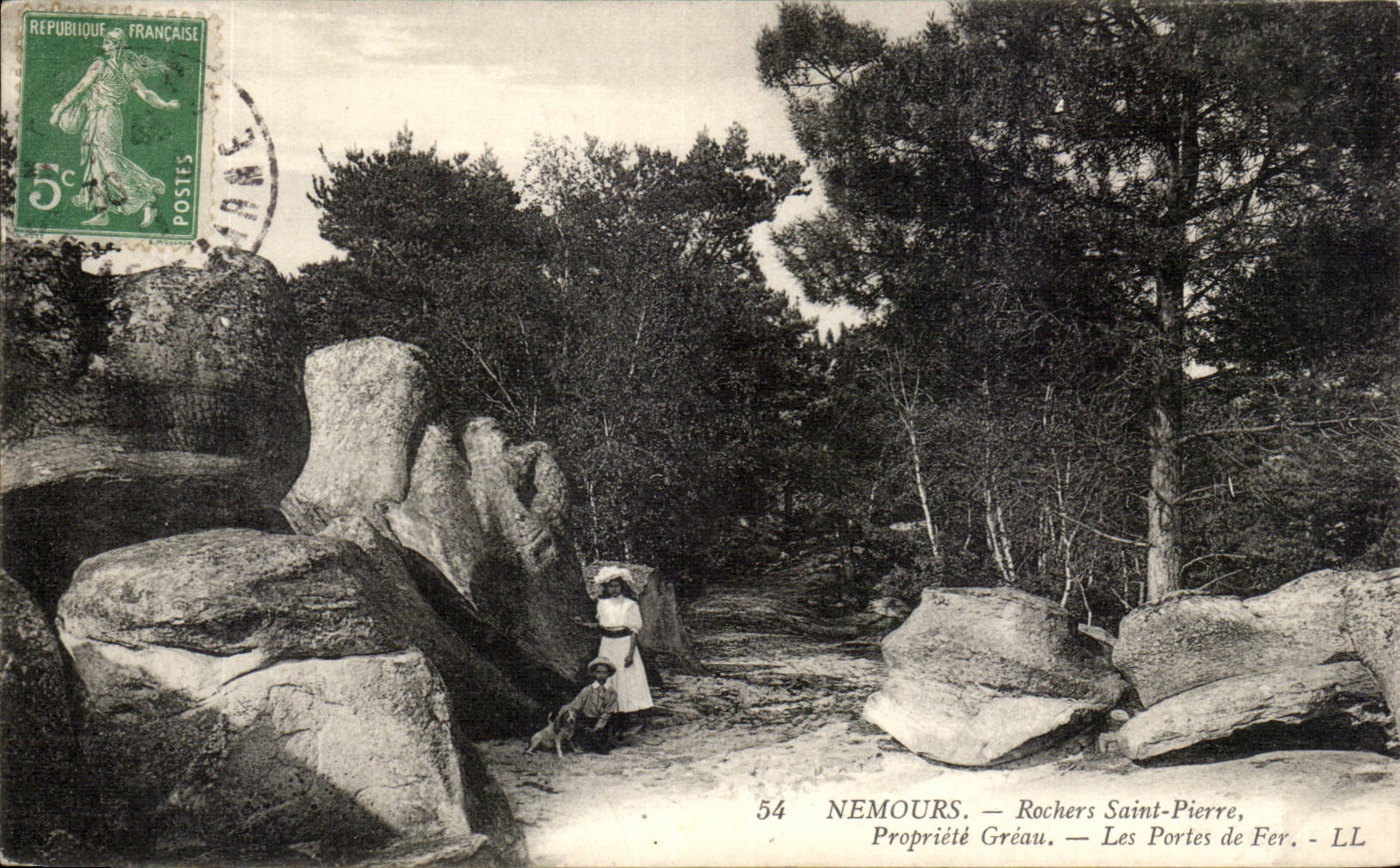 Nemours CPA Rochers Saint Pierre Propriete Greau Les portes de fer