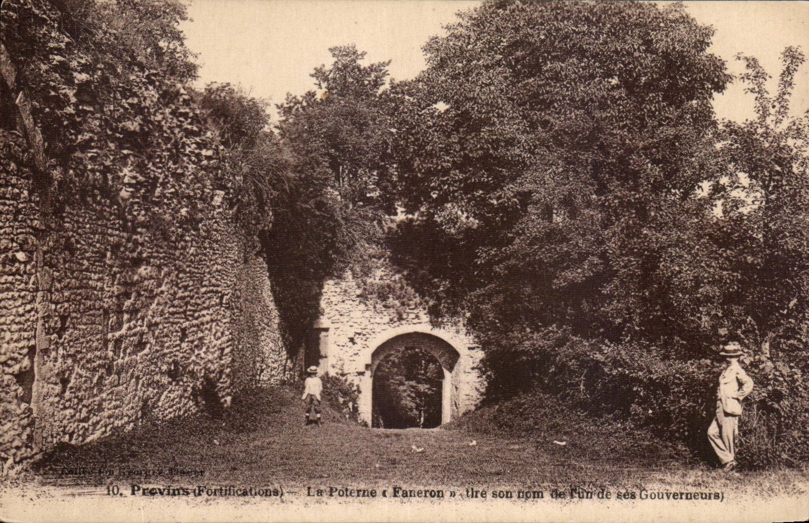 Previns (Fortifications) — La Poterne « Faneron », tire son nom de l'un de ses Gouverneurs