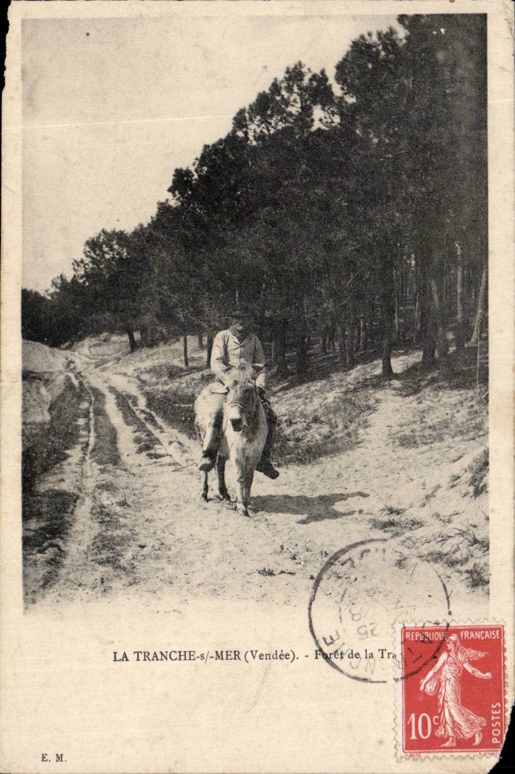 CPA La Tranche sur Mer Foret Homme sur un cheval 