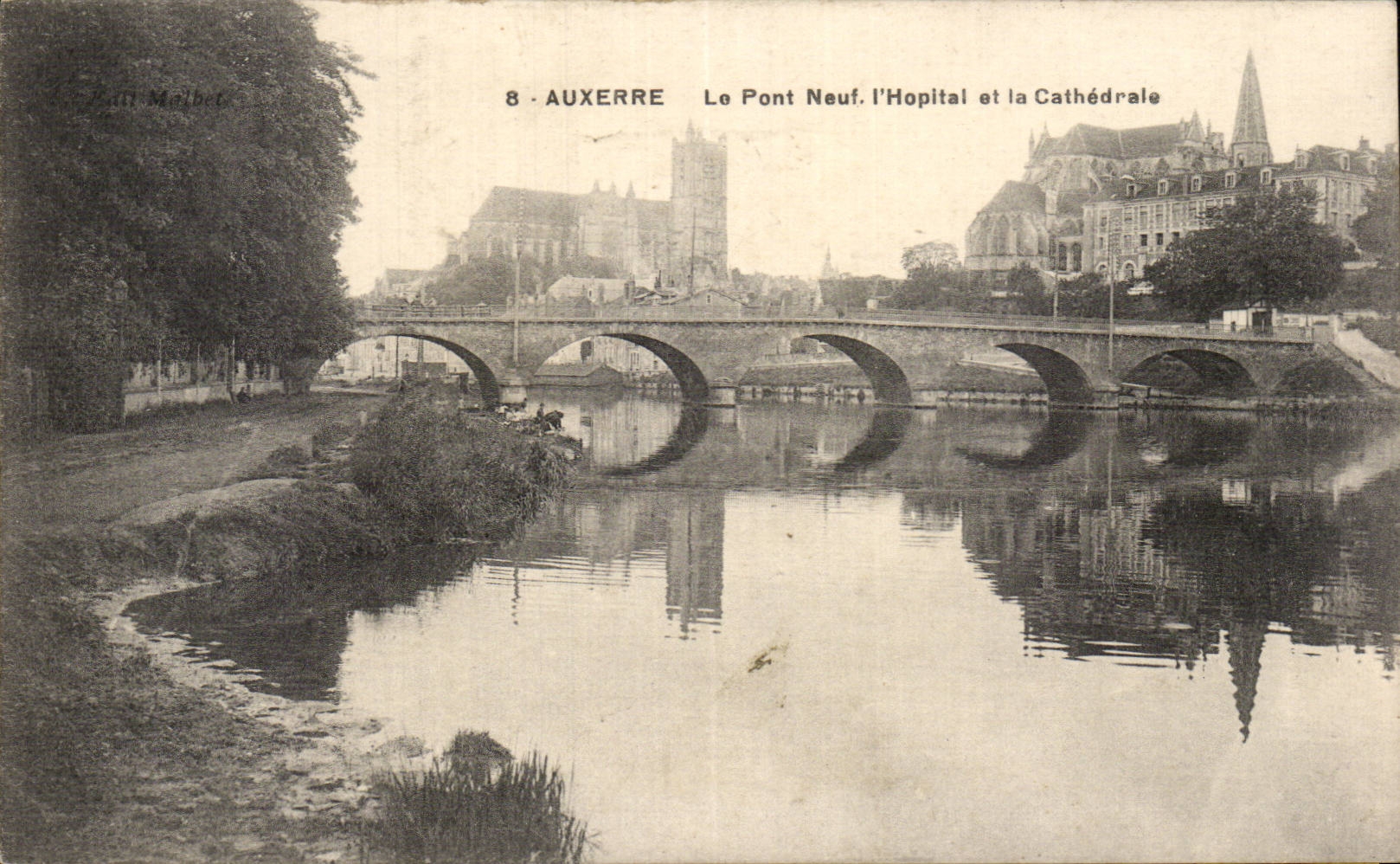 Auxerre CPA Le pont neuf l'hopital et la cathedrale