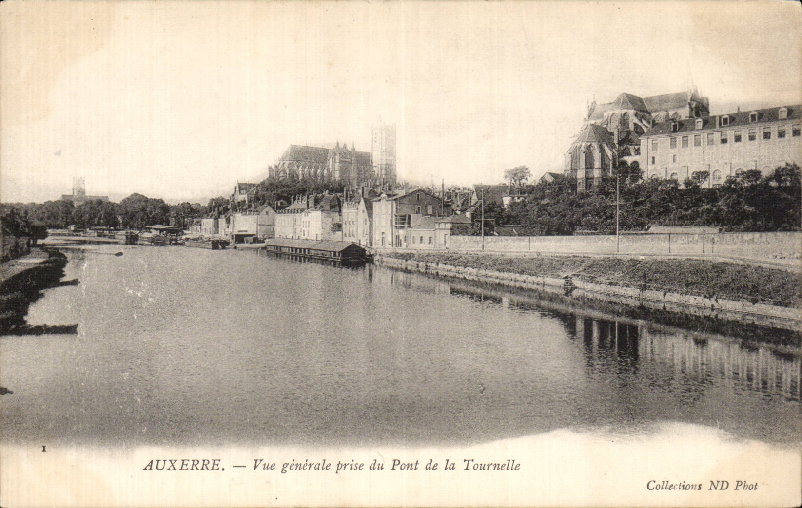 Auxerre CPA Vue generale prise du pont de la Tournelle