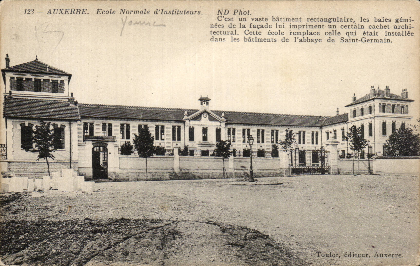 CPA Auxerre Ecole normale d'instituteurs