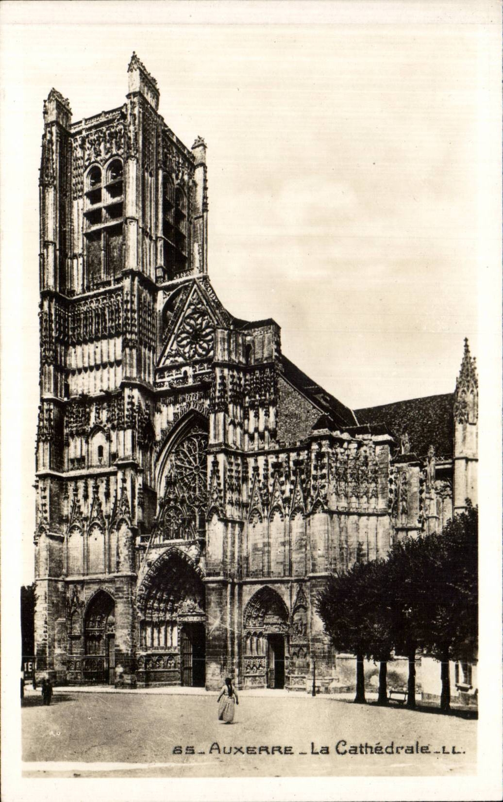 CPA Auxerre La cathedrale