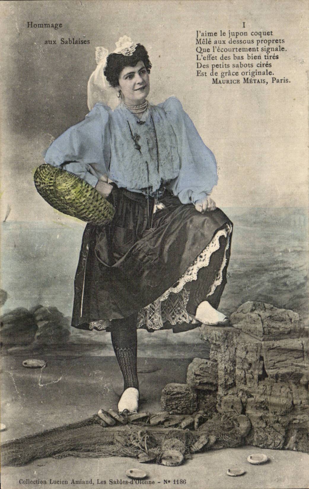 CPA Hommage aux Sablaises Folklore Costume