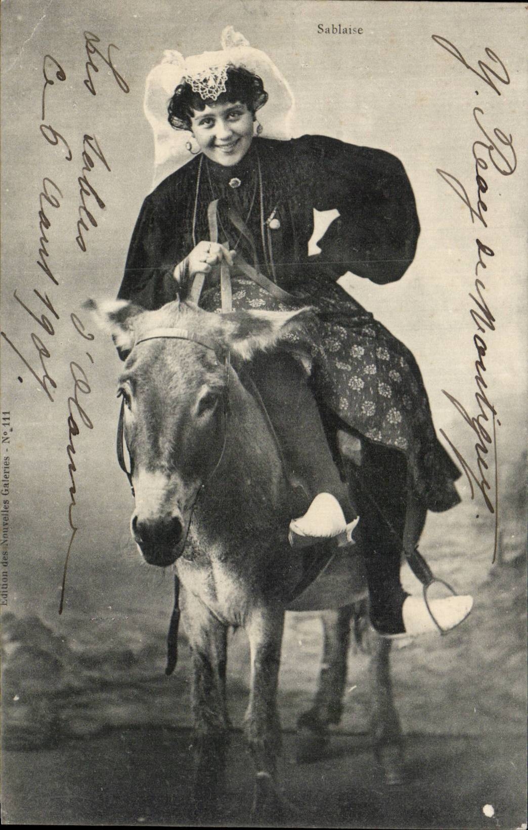 CPA Sables d'olonne Sablaise Ane Donkey Folklore Costume