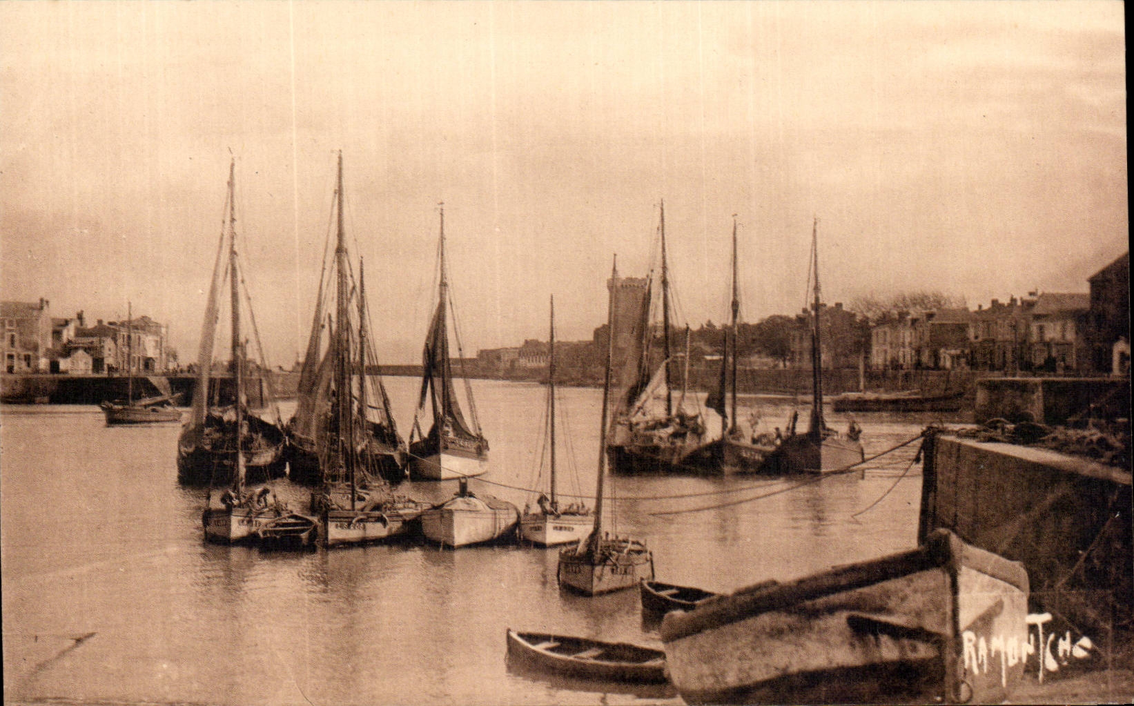 Les Sables-d'Olonne — Chenal du Port vers la Tour d'Arundel — Éditions d'Art Raymond Bergevin