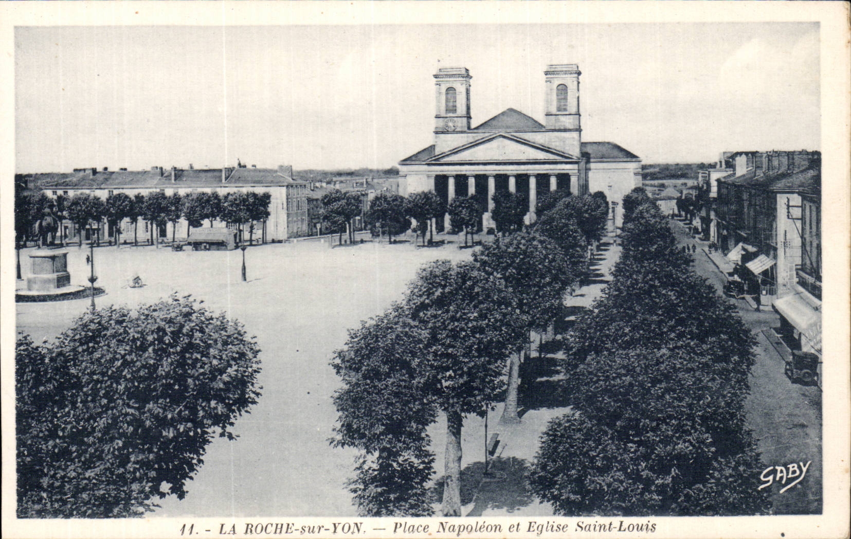 La Roche-sur-Yon — Place Napoléon et Église Saint-Louis — Gaby