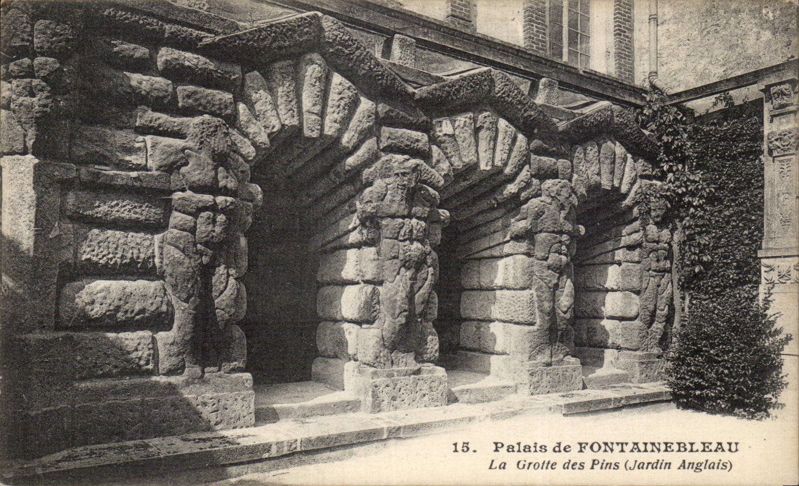 Palazzo di FONTAINEBLEAU — La Grotta dei Pini (Giardino Inglese) — n°15