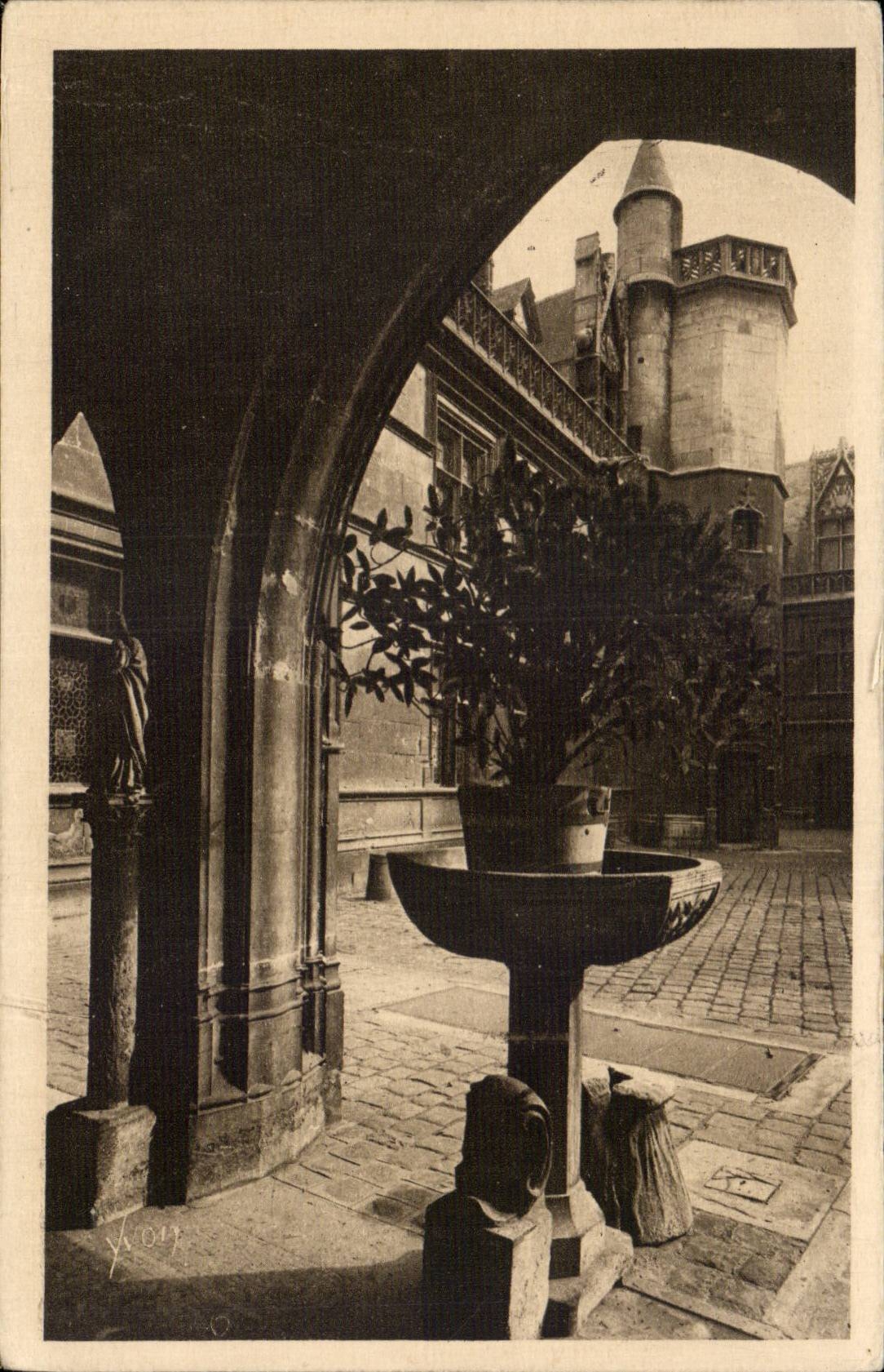 CPA Paris Musee de Cluny Cour d'honneur