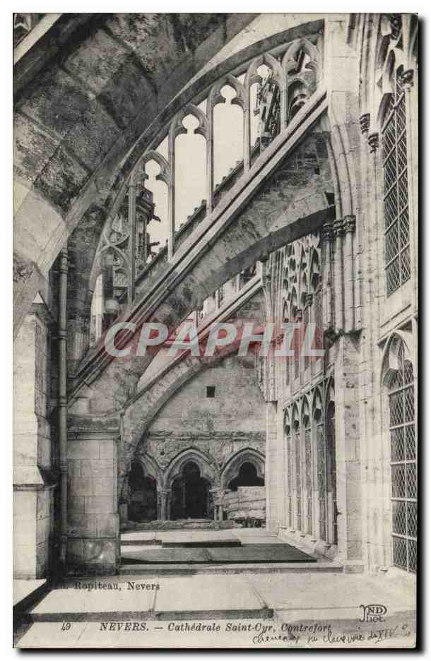 CPA Nevers Cathedrale Saint Cyr Contrefort