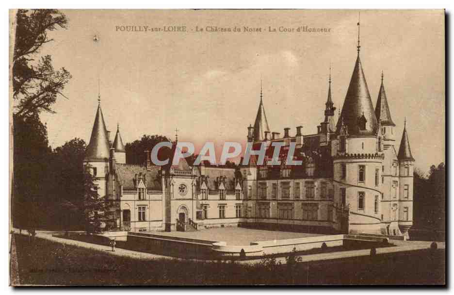 CPA Pouilly sur Loire Le chateau de Noret La cour d'honneur