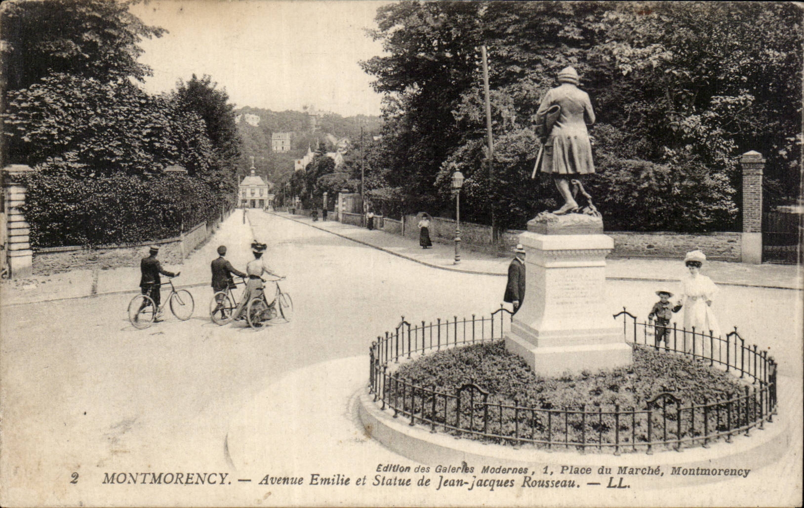 Montmorency — Avenue Emilie et Statue de Jean-Jacques Rousseau — Édition des Galeries Modernes, 1, Place du Marché, Montmorency — LL.