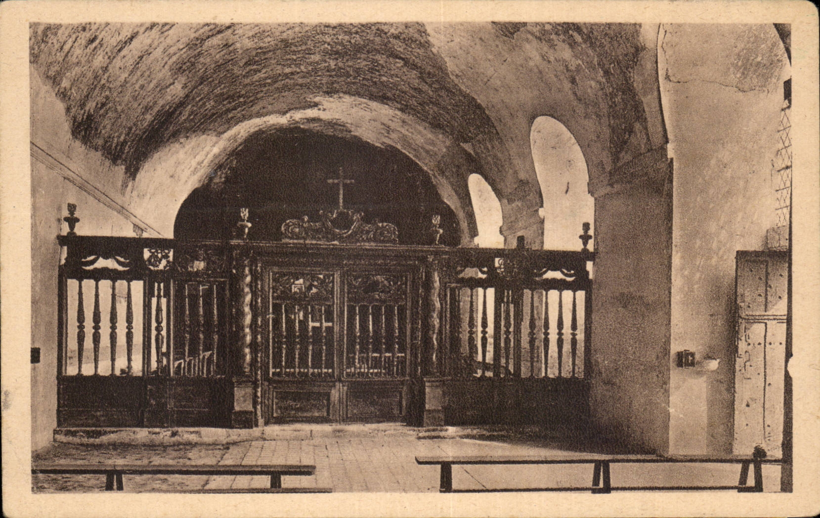 CPA Haute Isle Grille de choeur de l'eglise souterraine 