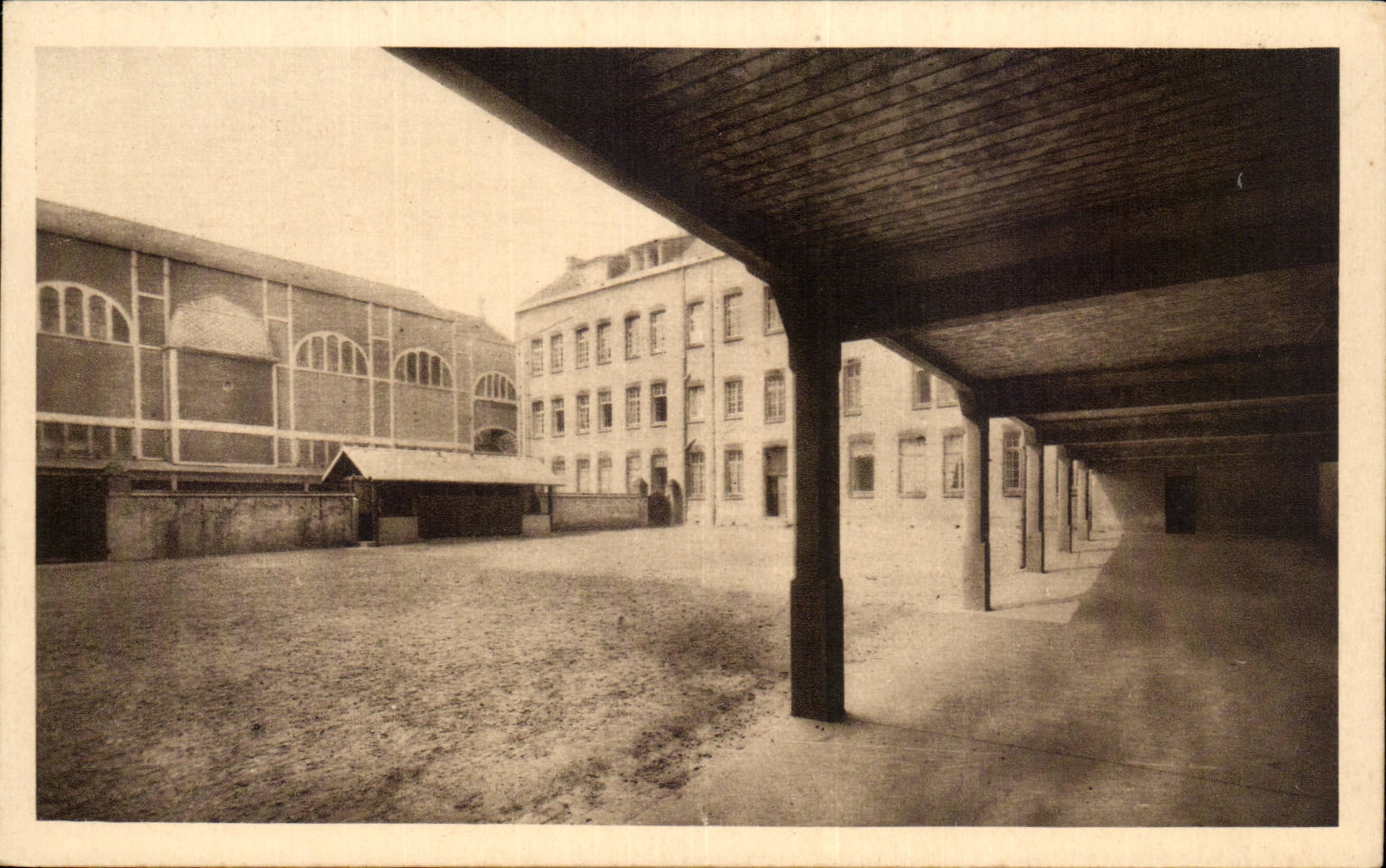 CPA Cherbourg Institut Saint Paul Cour des grands