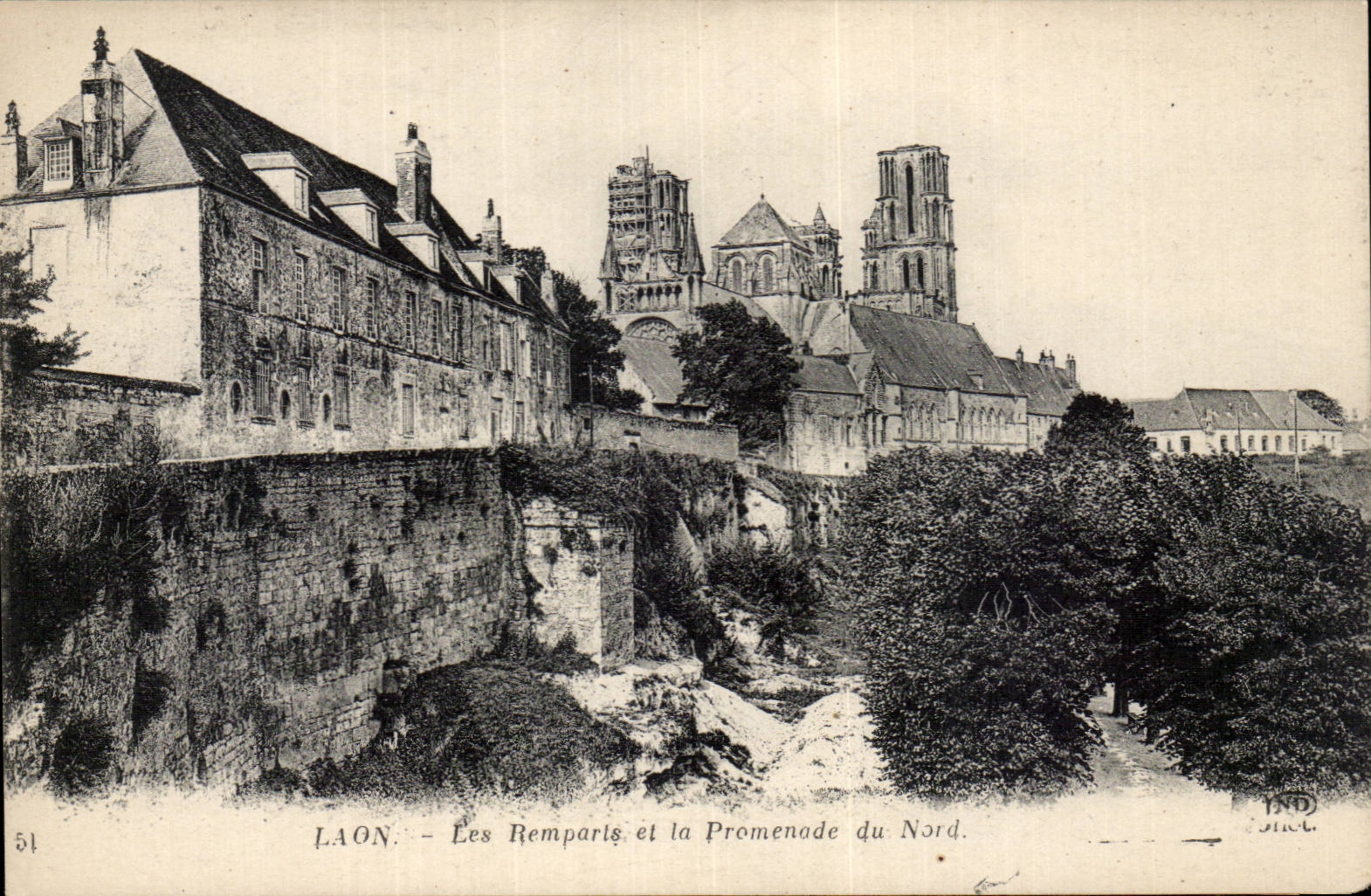 CPA Laon Les remparts et la promenade du Nord