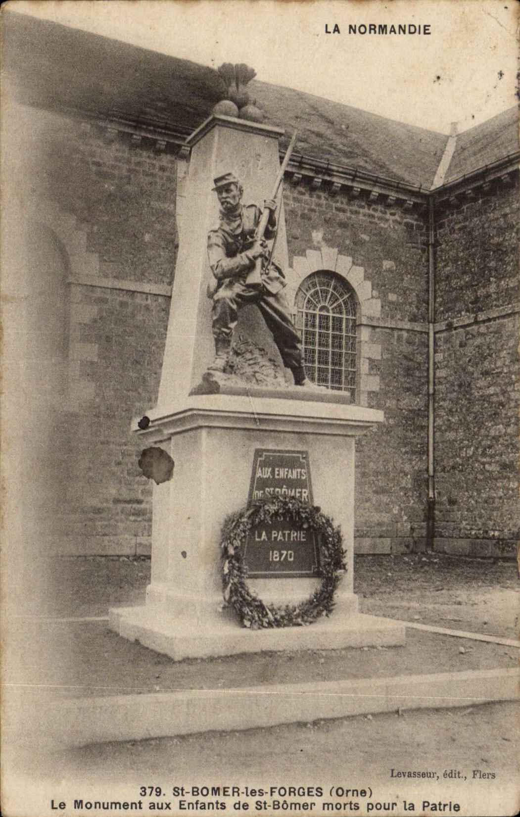 CPA Normandie St Bomer les Forges Le monument aux enfants de St Bomer morts pour la patrie