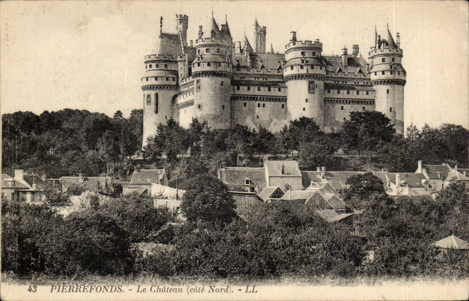 CPA Pierrefonds Le chateau (cote Nord)