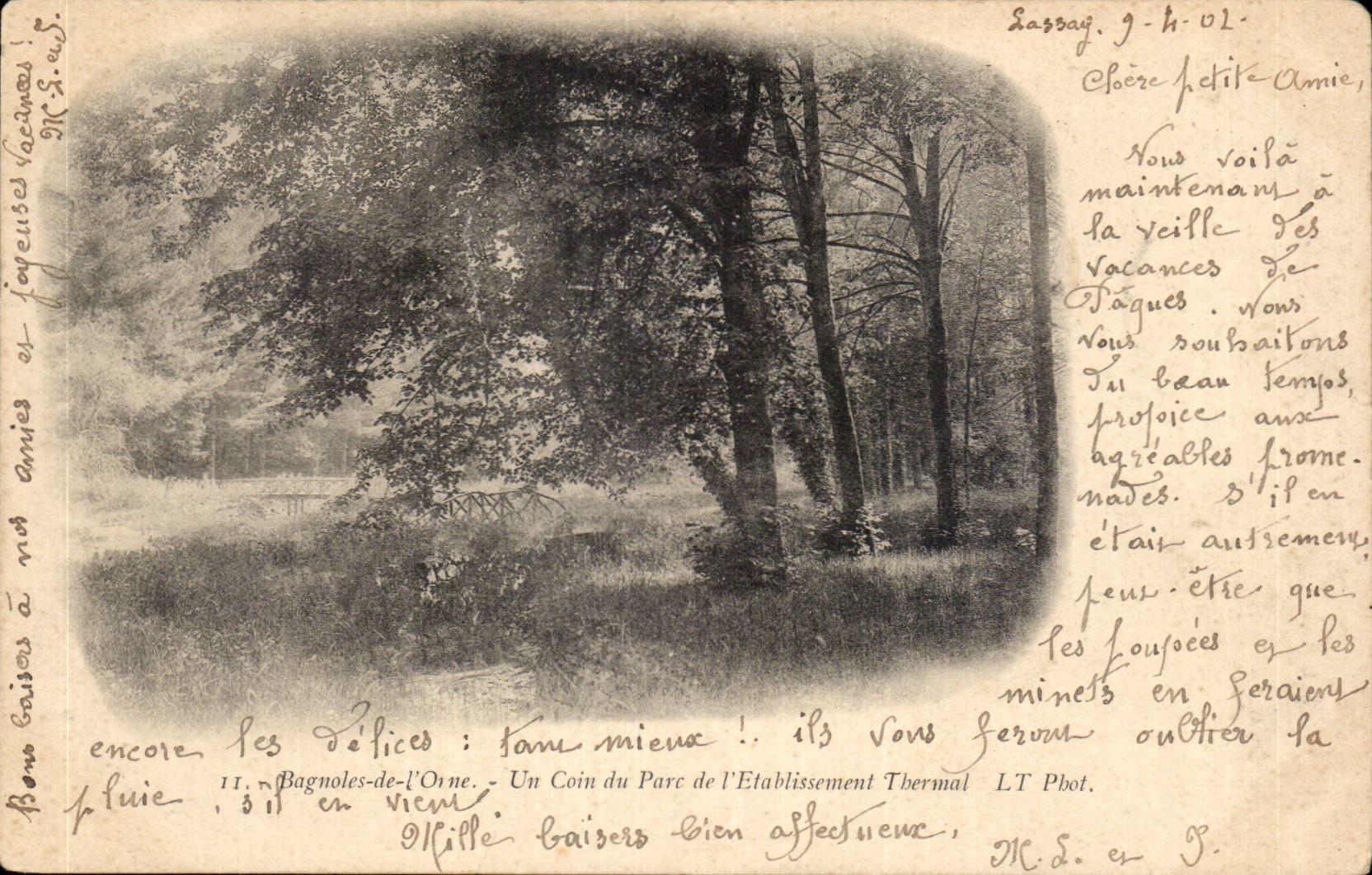 CPA Bagnoles de l'Orne Un coin du parc de l'etablissement thermal