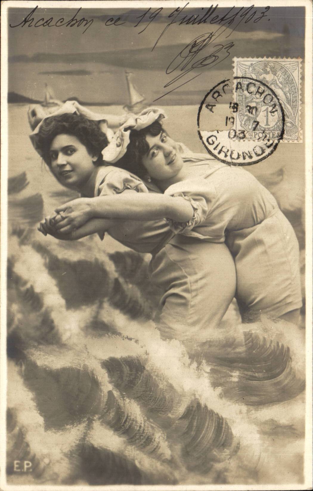 Deux femmes dans les vagues à Arcachon — E.P. — n° de série non visible