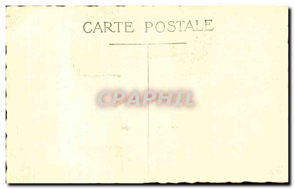 CARTE PHOTO Femme au bord de l'eau (non localisee) — Rückseite