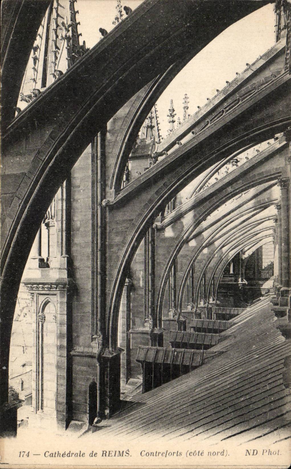 CPA Cathedrale de Reims Contreforts cote nord