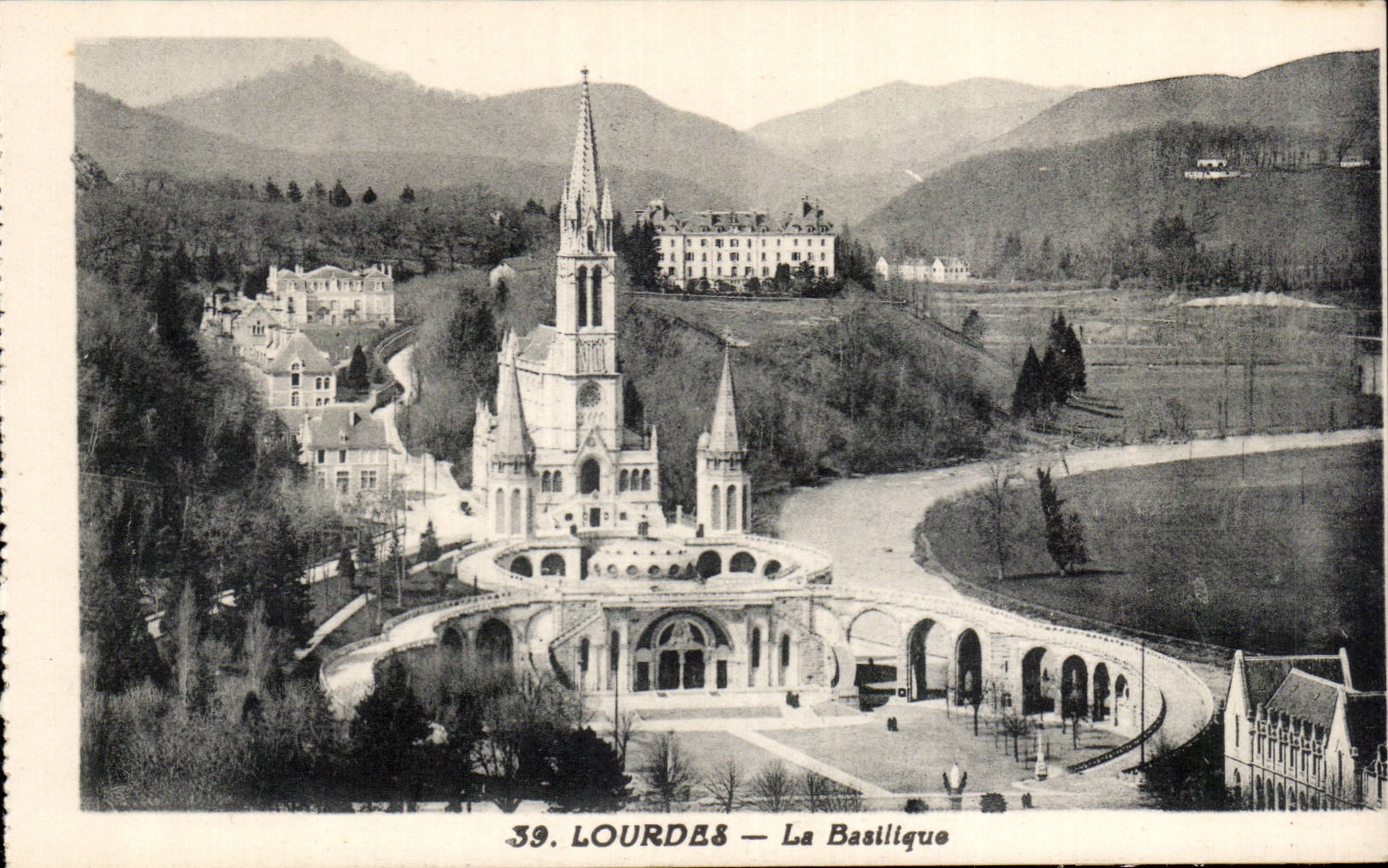 CPA Lourdes La basilique