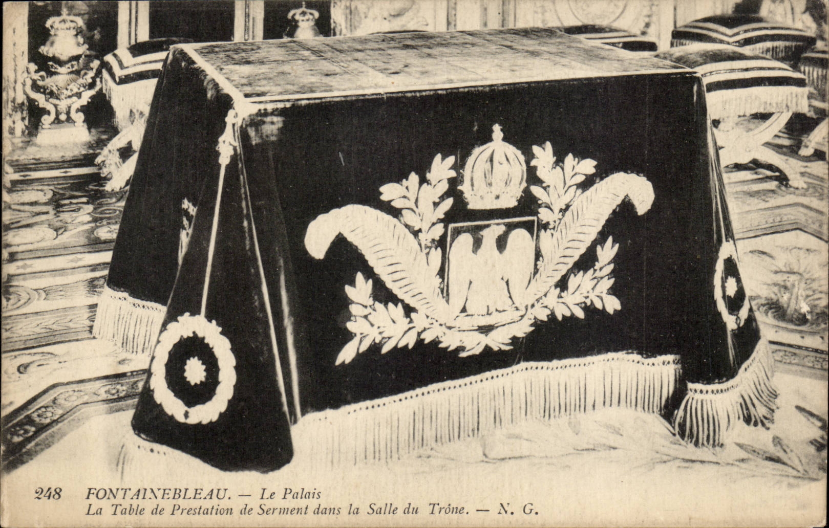 Fontainebleau — Il Palazzo. La Tavola della Giurata nel Salone del Trono — N. G.