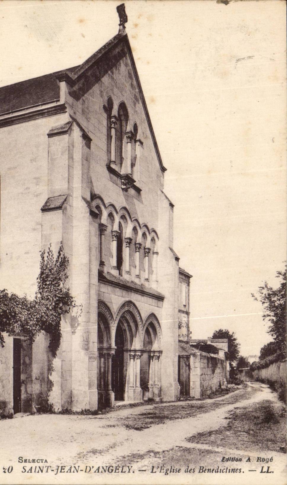 CPA Saint Jean d'angely L'eglise des Benedictins
