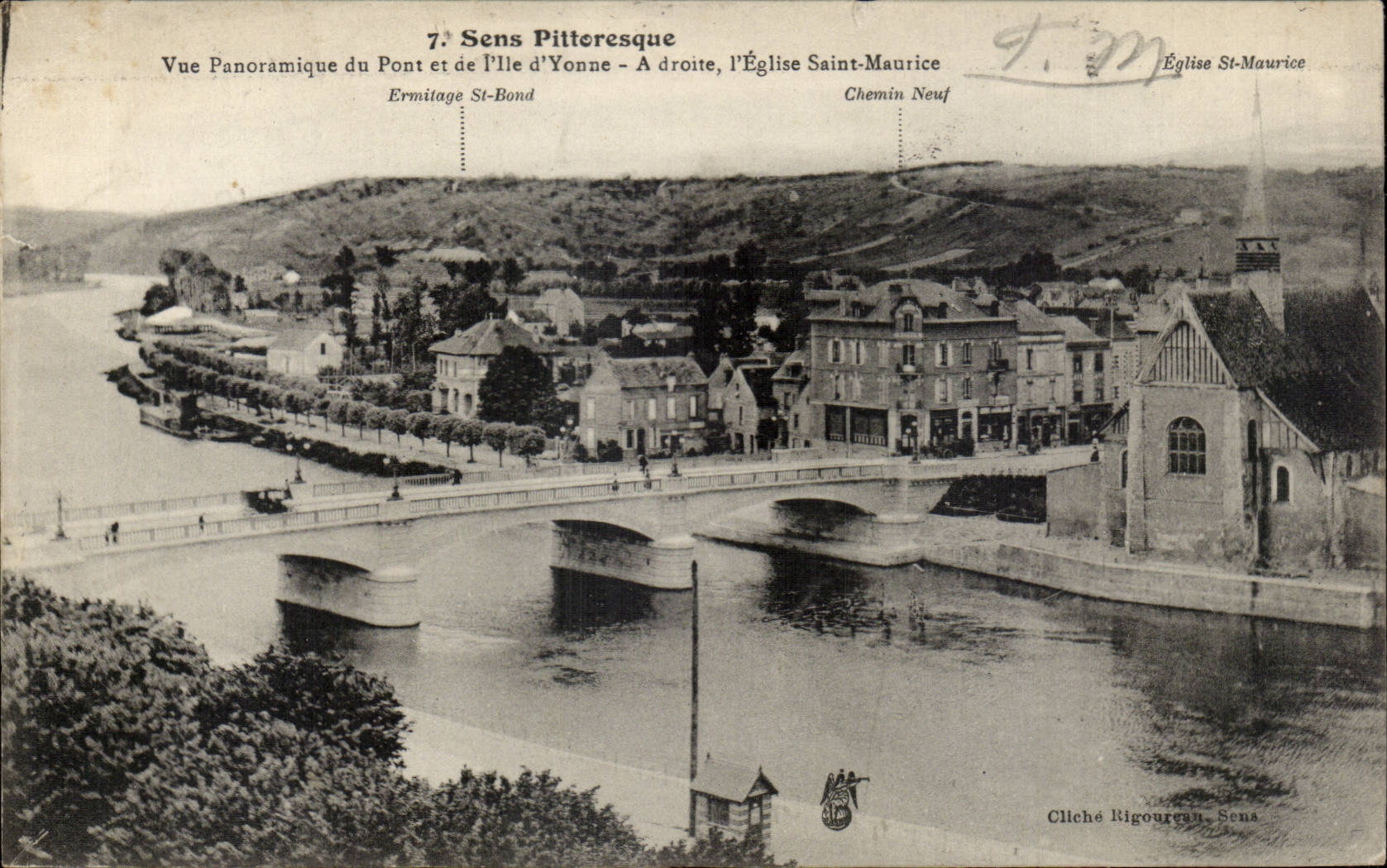 CPA Sens Vue panoramique du pont et de l'ile d'Yonne A droite l'eglise Saint maurice