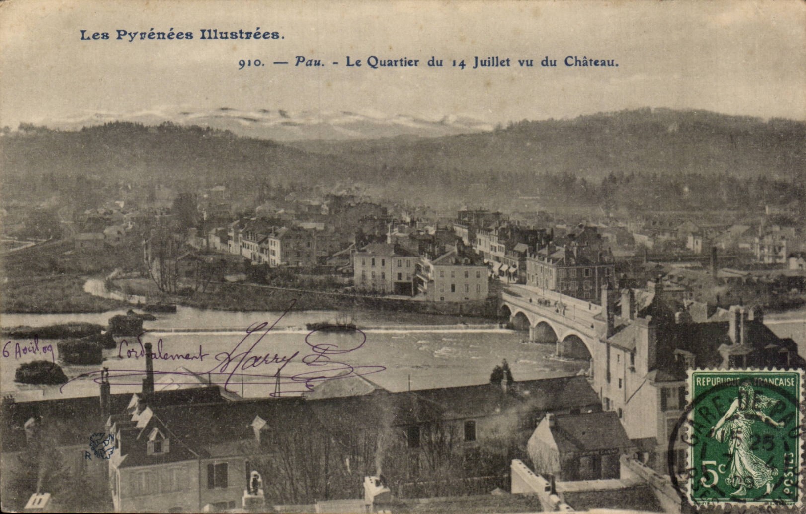 CPA Pau Le quartier du 14 juillet vu du chateau