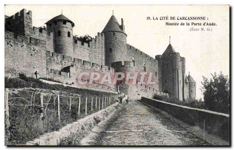 CPA Cite de Carcassonne Montee de la porte d'Aude