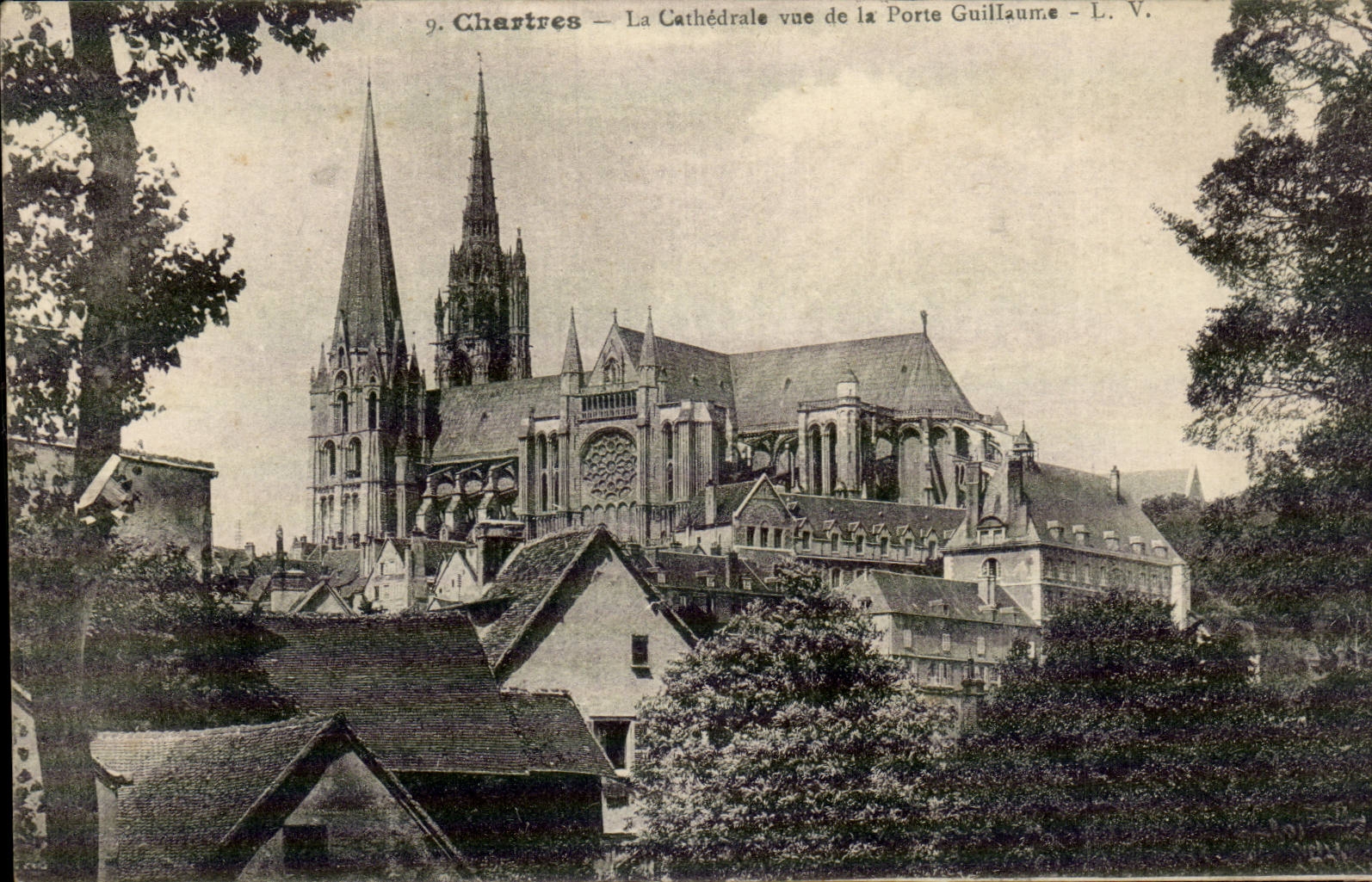 CPA Chartres La cathedrale vue de la porte Guillaume