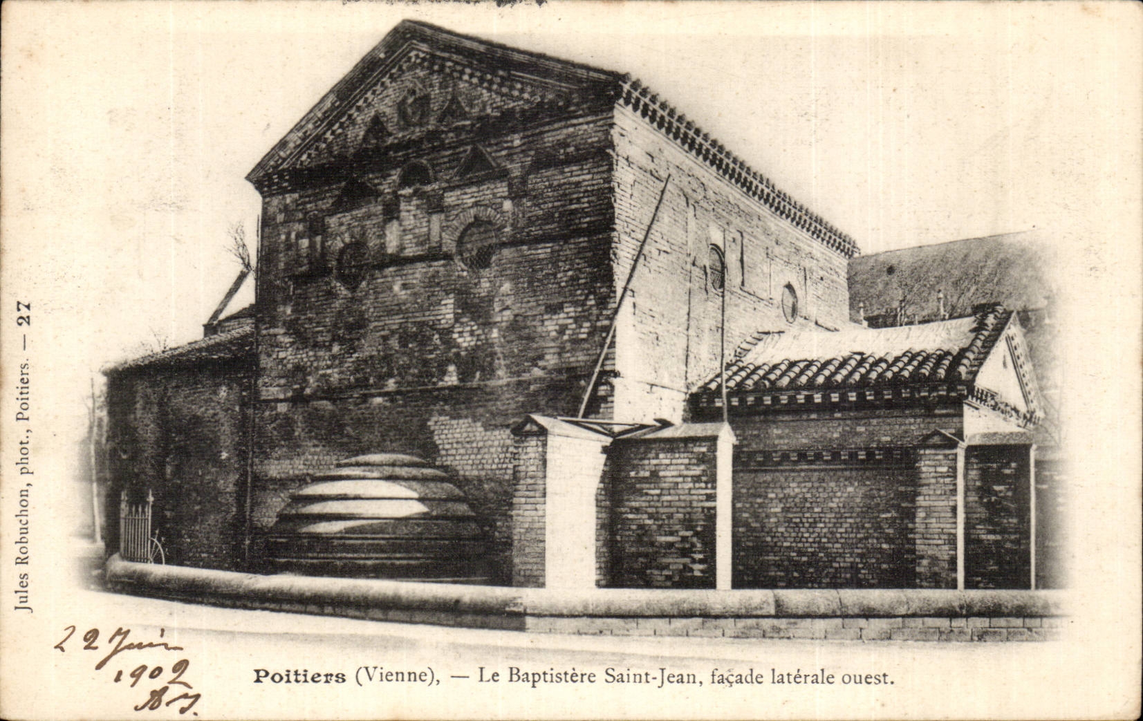 Poitiers (Vienne) — Le Baptistère Saint-Jean, façade latérale ouest — Jules Robuchon, phot. Poitiers — n°27