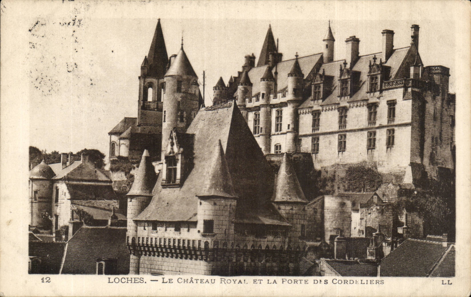 CPA Loches Le chateau royal et la porte des Cordeliers