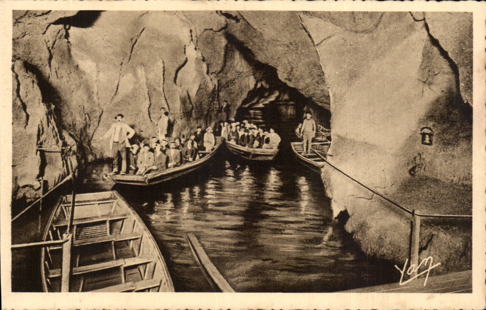 Grottes de Bétharram — La rivière souterraine, silencieuse et féérique — Edition Photo Garnault, Lourdes