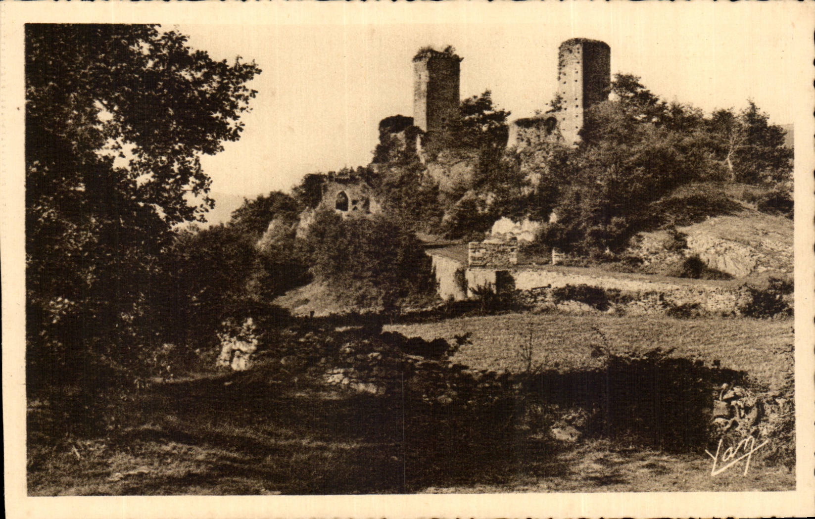 Ruines du Château de Beaucaens — Argelès-Gazost (Htes-Pyrénées) — Édition Quinauill, Lourdes