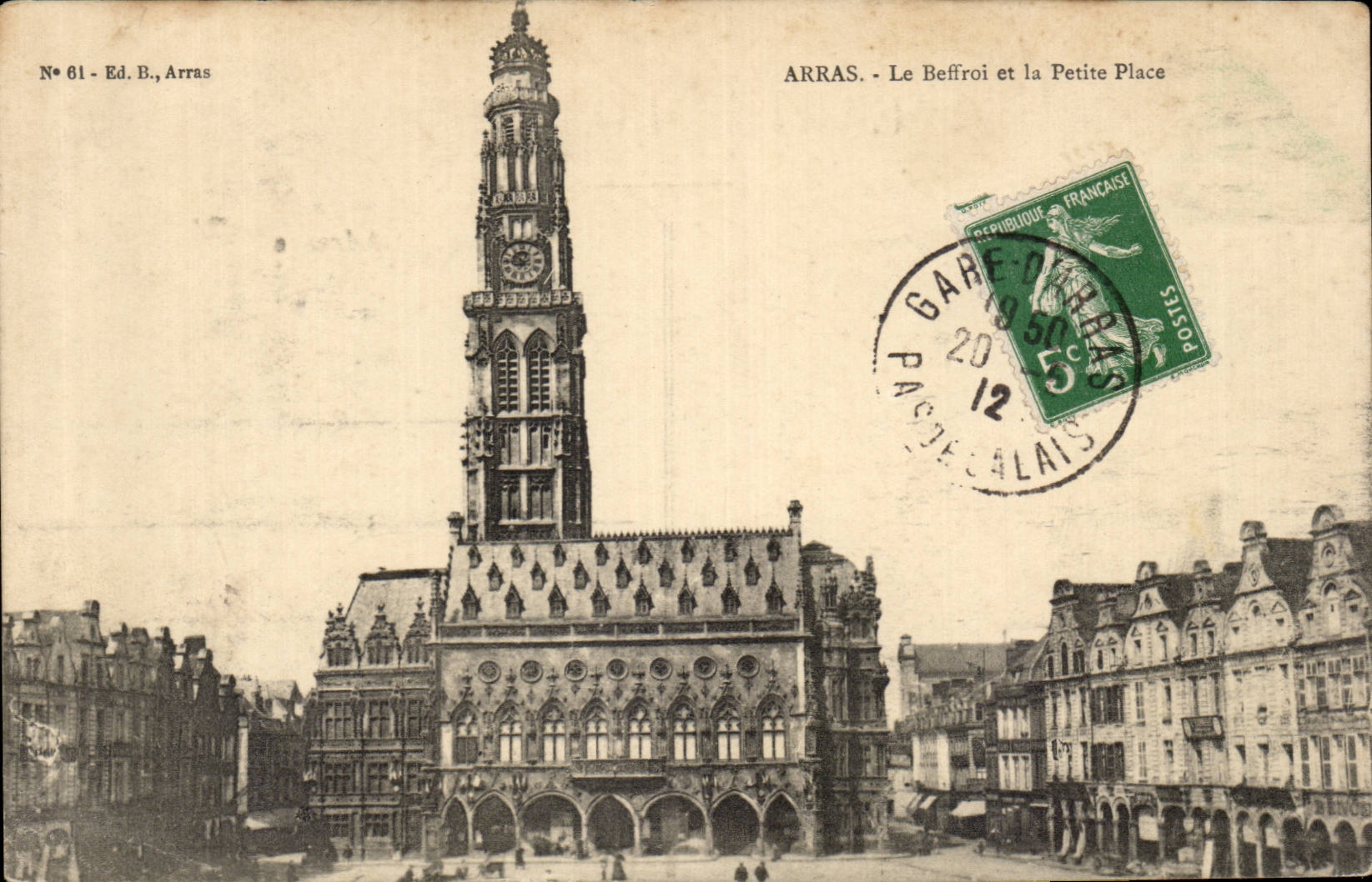 Arras - Le Beffroi et la Petite Place — Éd. B., Arras, n° 61