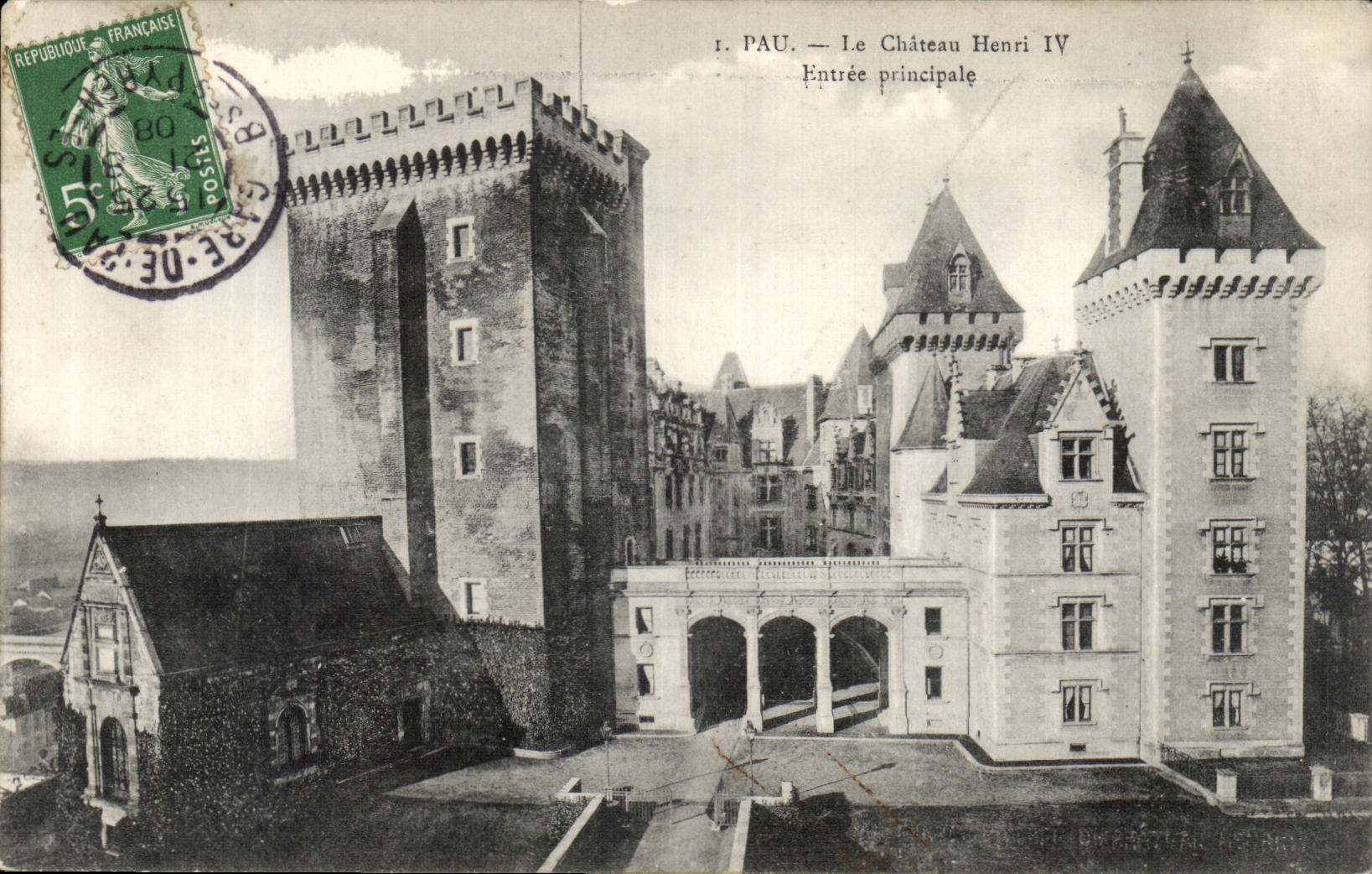 Pau CPA Le chateau Henri IV Entree principale