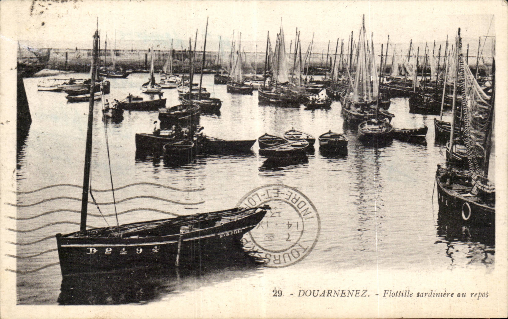 CPA Douarnenez Flotille sardiniere au repos