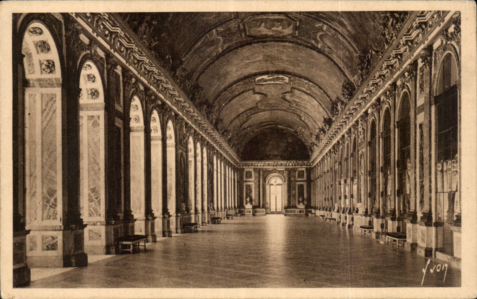 CPA Versailles Le palais Galeries des glaces Salle de la signature de la paix Juin 1919