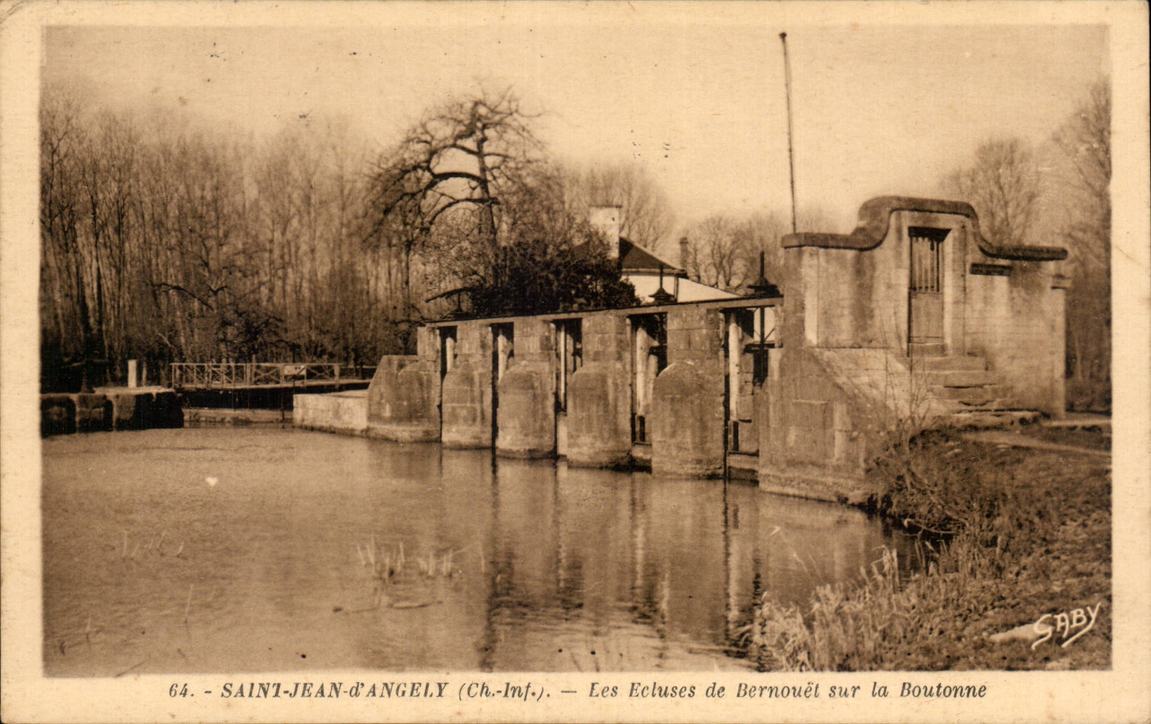 CPA Saint Jean d'Angely Les ecluses de Bernouet sur la Boutonne