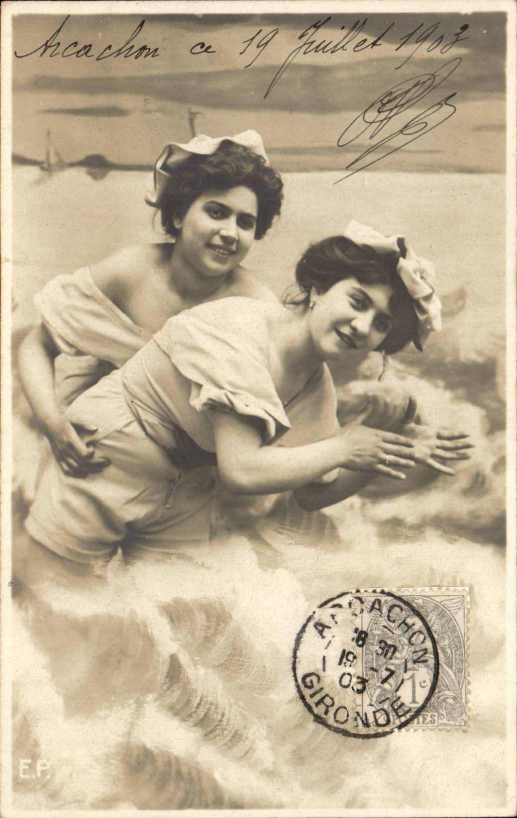 CPA Fantaisie Femmes en maillot de bain Arcachon