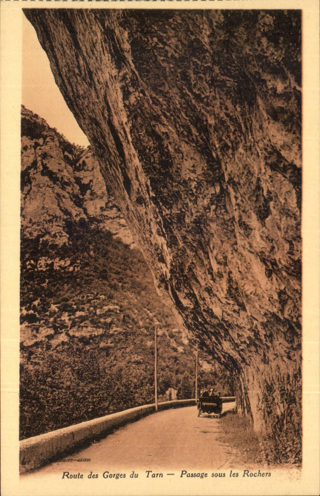 CPA Route des gorges du Tarn Passage sous les rochers