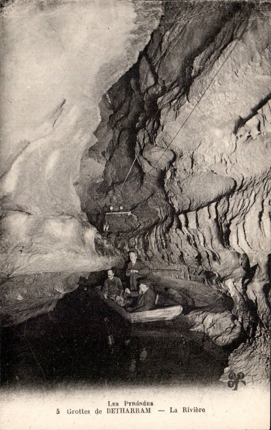 Grottes de Bétharram — La Rivière — Les Pyrénées