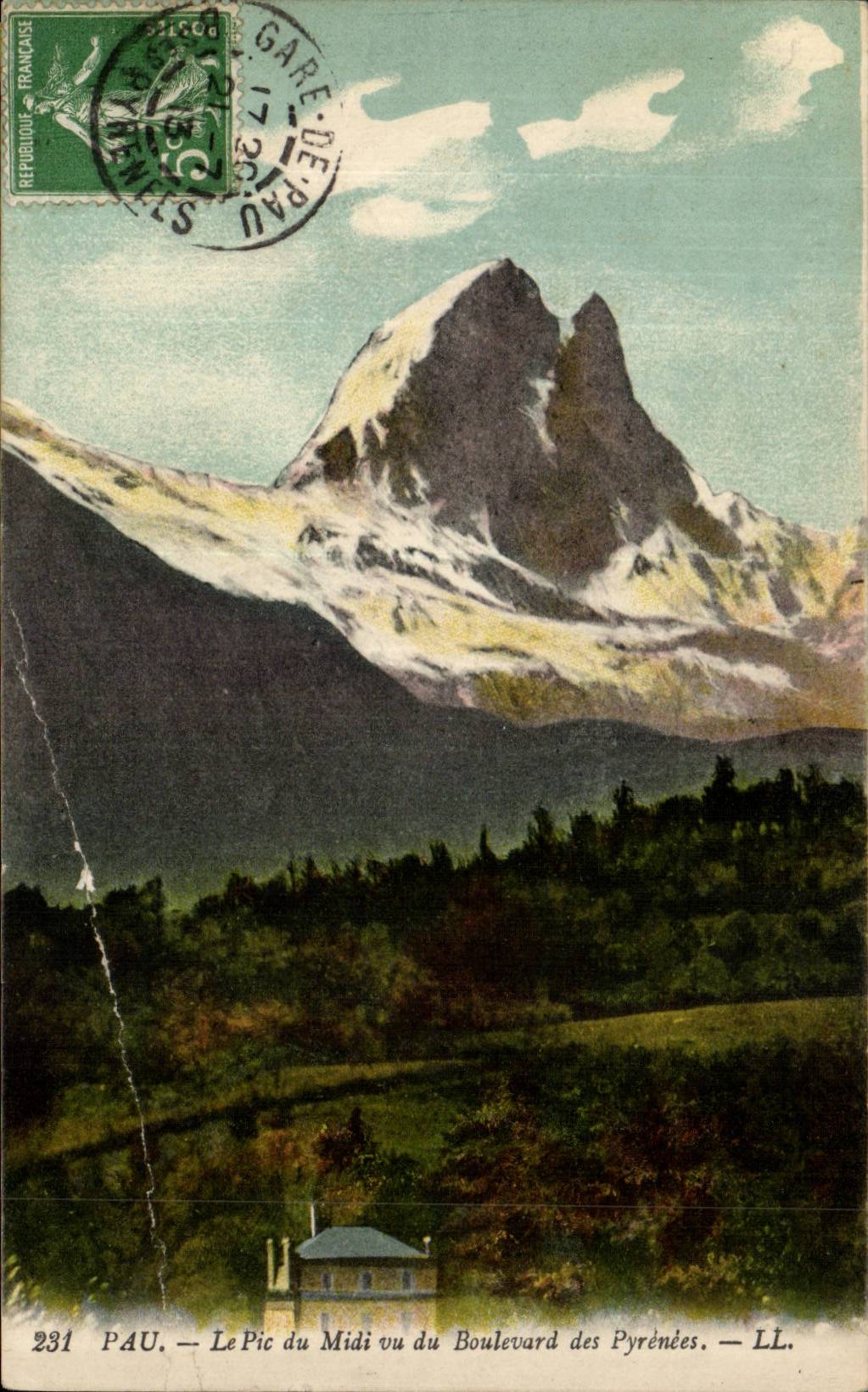 CPA Pau Le pic du Midi vu du boulevard des Pyrenees