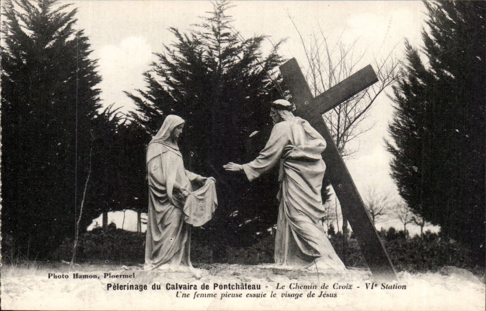 CPA Pelerinage du calvaire de Pontchateau Le chemin de croix Une femme pieuse essuie le visage de Jesus