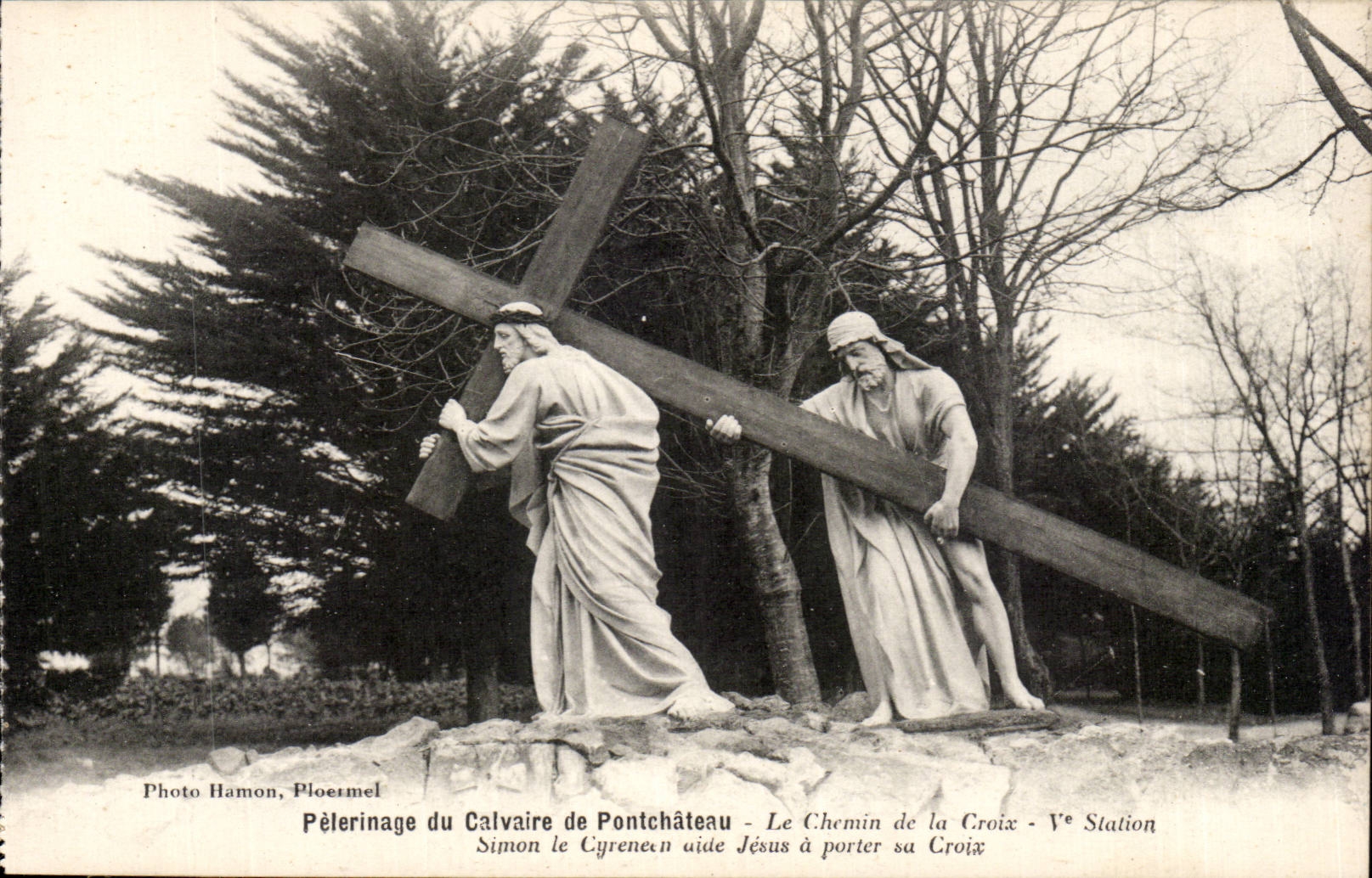 CPA Pelerinage du calvaire de Pontchateau Le chemin de croix Simon le cyreneen aide Jesus a porter sa croix
