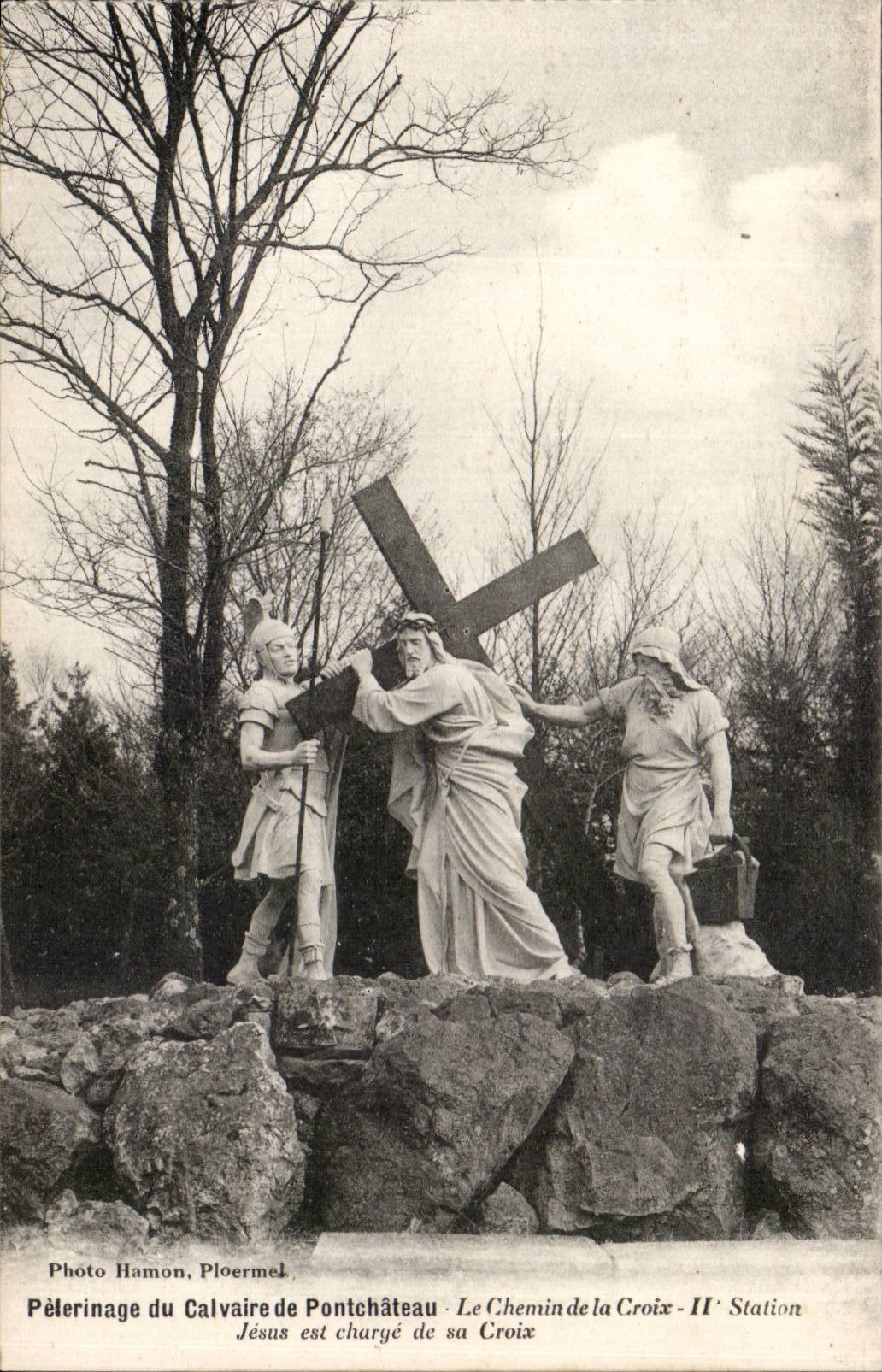 CPA Pelerinage du calvaire de Pontchateau Le chemin de croix Jesus est charge de sa croix