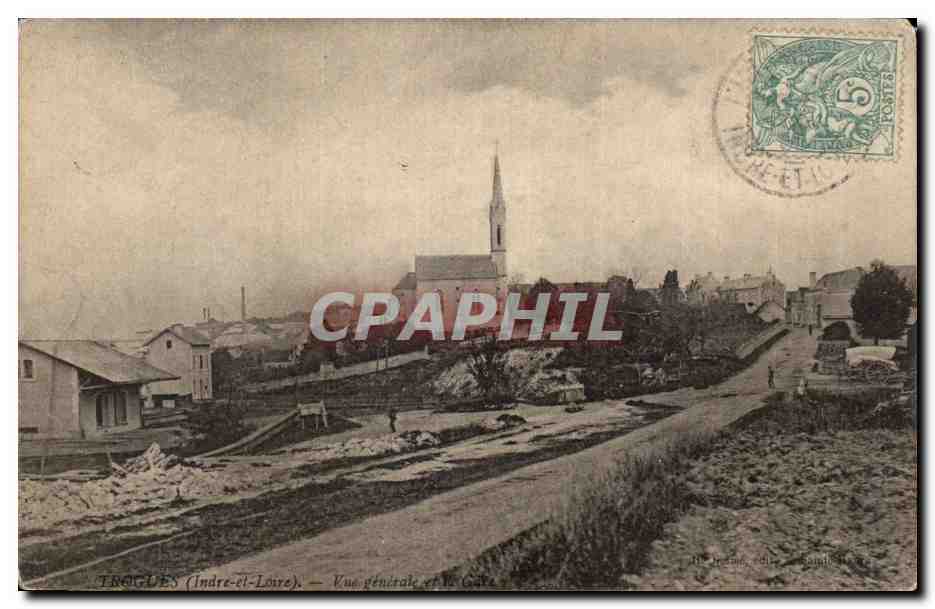 CPA Trogues Vue generale et la gare