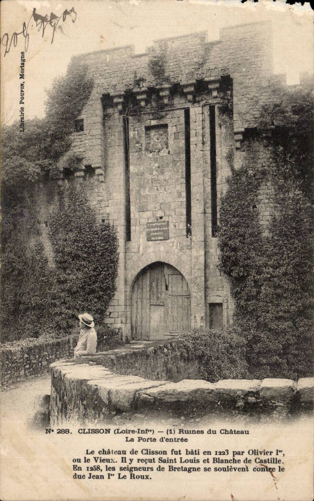 CPA Clisson Ruines du chateau la porte d'entree